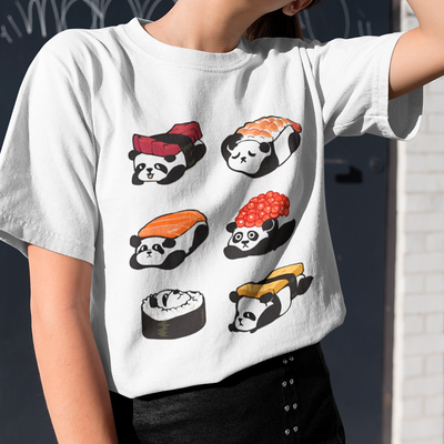 Camiseta básica com pandas dentro de sushis comida japonesas