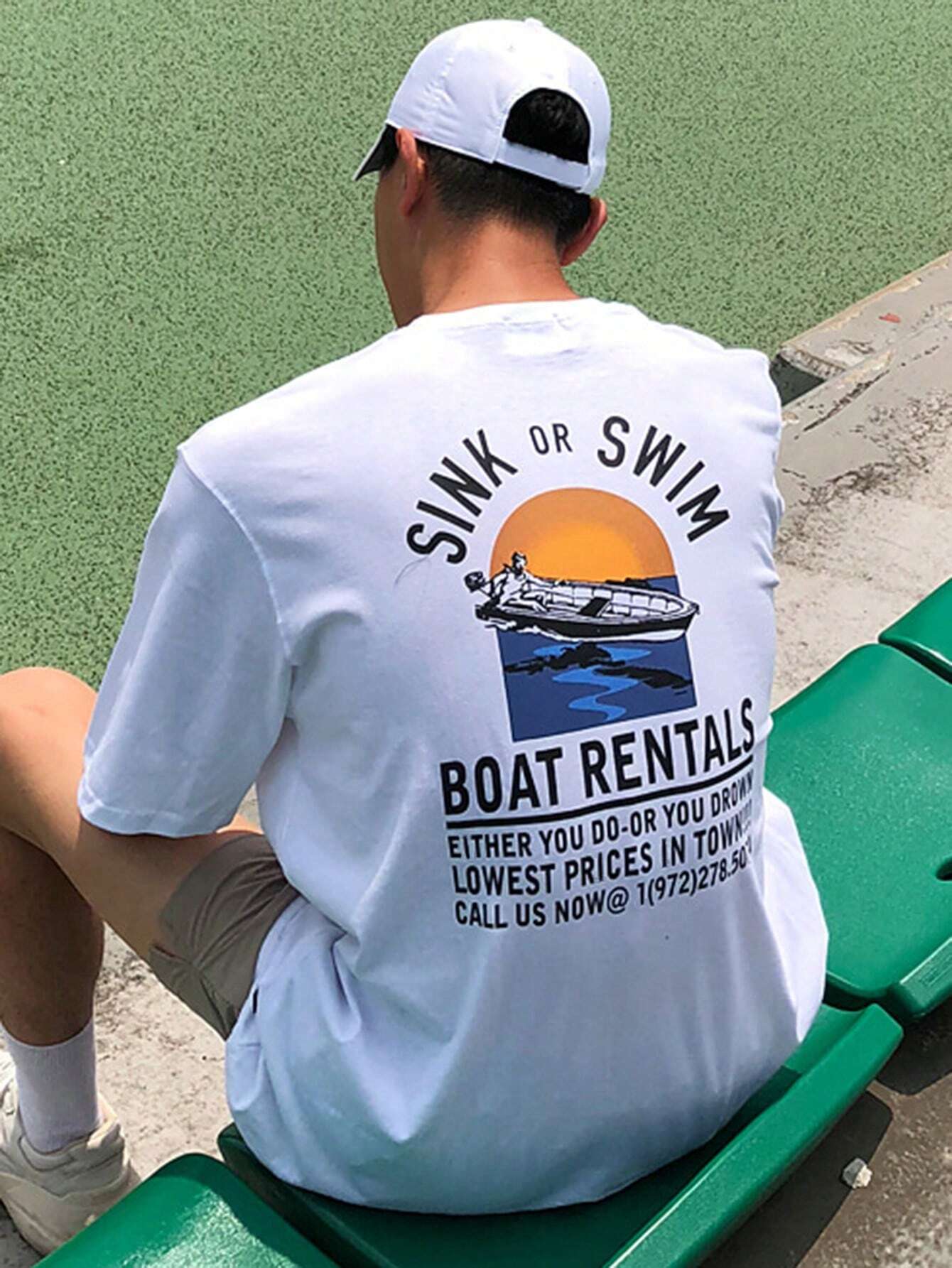 Camiseta Básica Unissex Sink Or Swim Boat Rentals