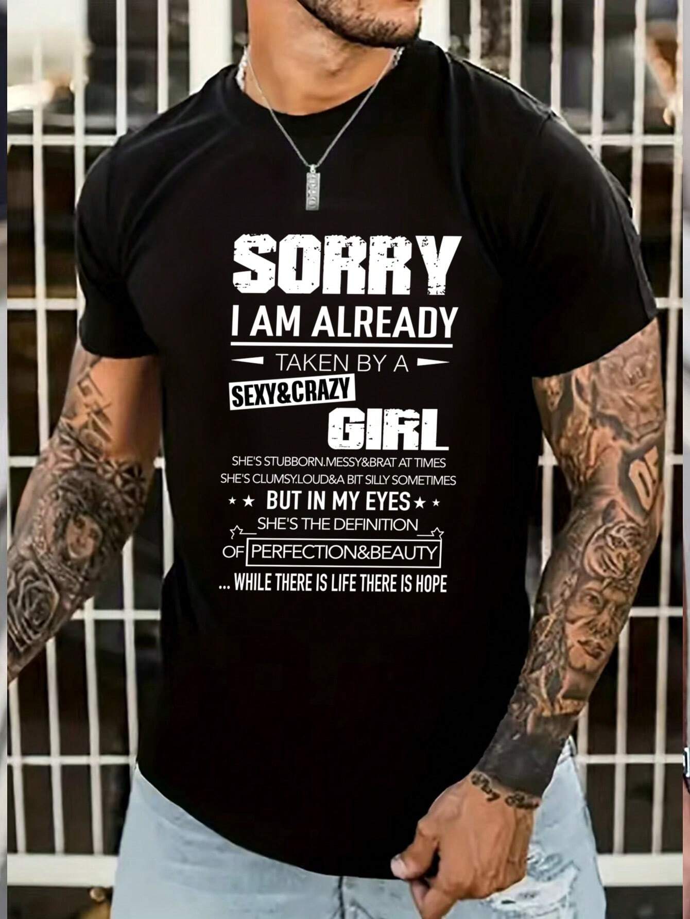Camiseta Básica Unissex Sexy And Crazy Girlfriend