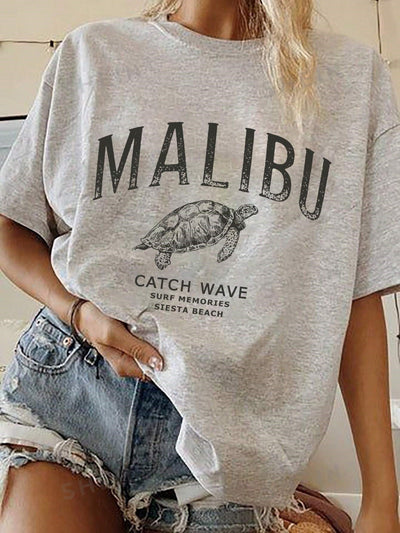 Camiseta Básica Feminina Malibu Catch Wave Surf Turtle