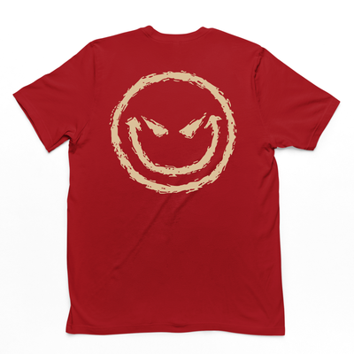 Camiseta básica vermelho com estampas nas costas de um rosto feliz maligno