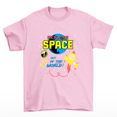 camiseta básica Rosa bebê estampa de explore space