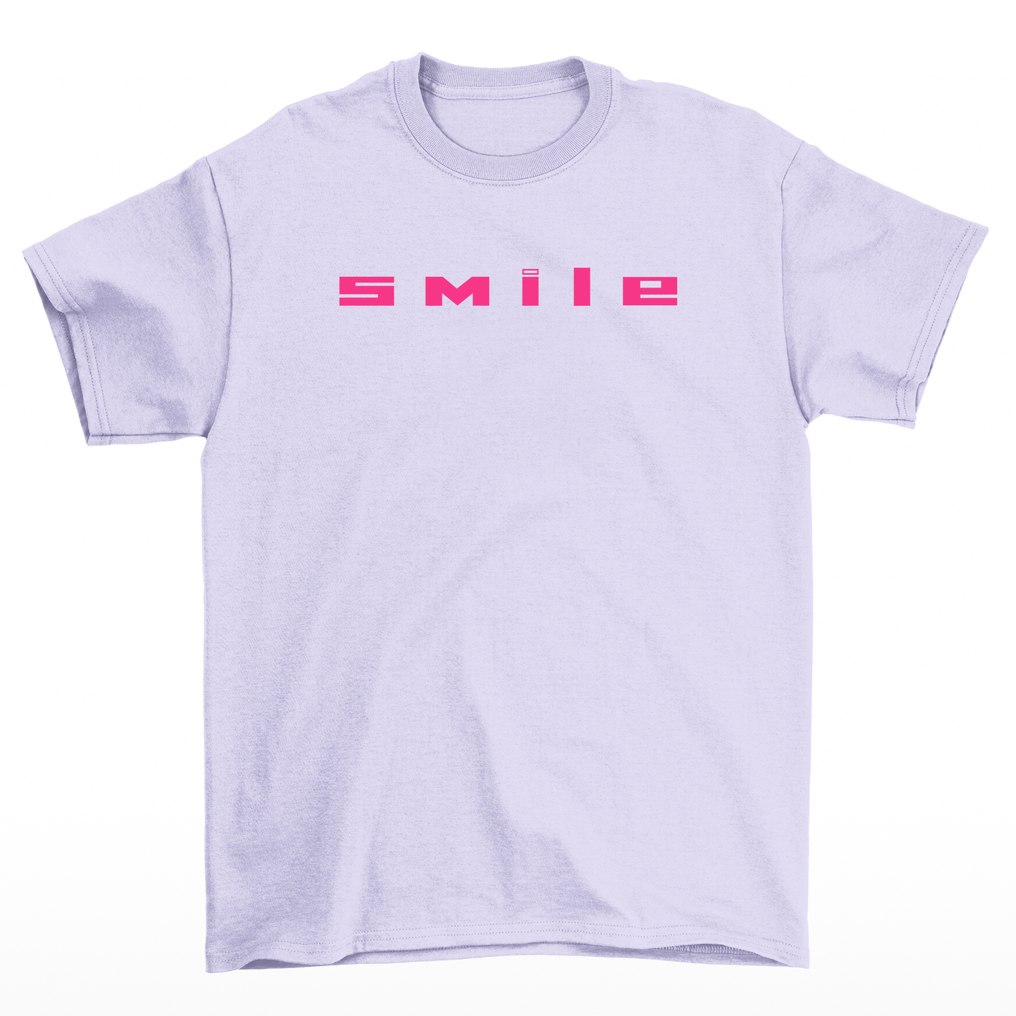 Camiseta streetwear básica lilás frente com uma estampa escrito "smile e rosto feliz" na cor rosa pink com fundo branco