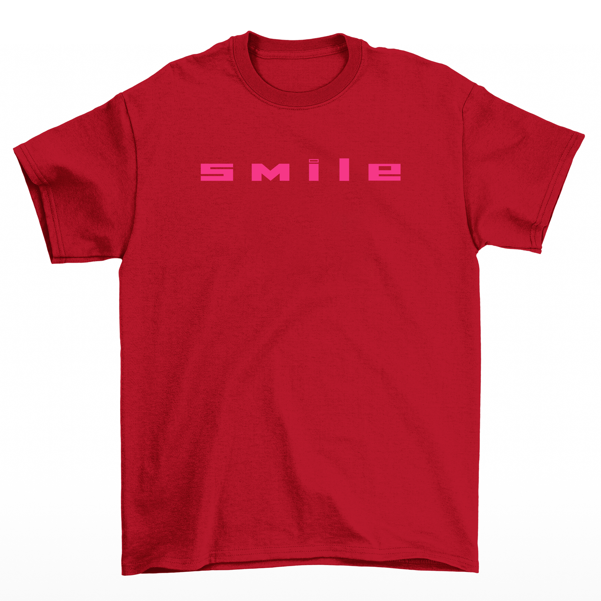 Camiseta streetwear básica vermelha frente com uma estampa escrito "smile e rosto feliz" na cor rosa pink com fundo branco