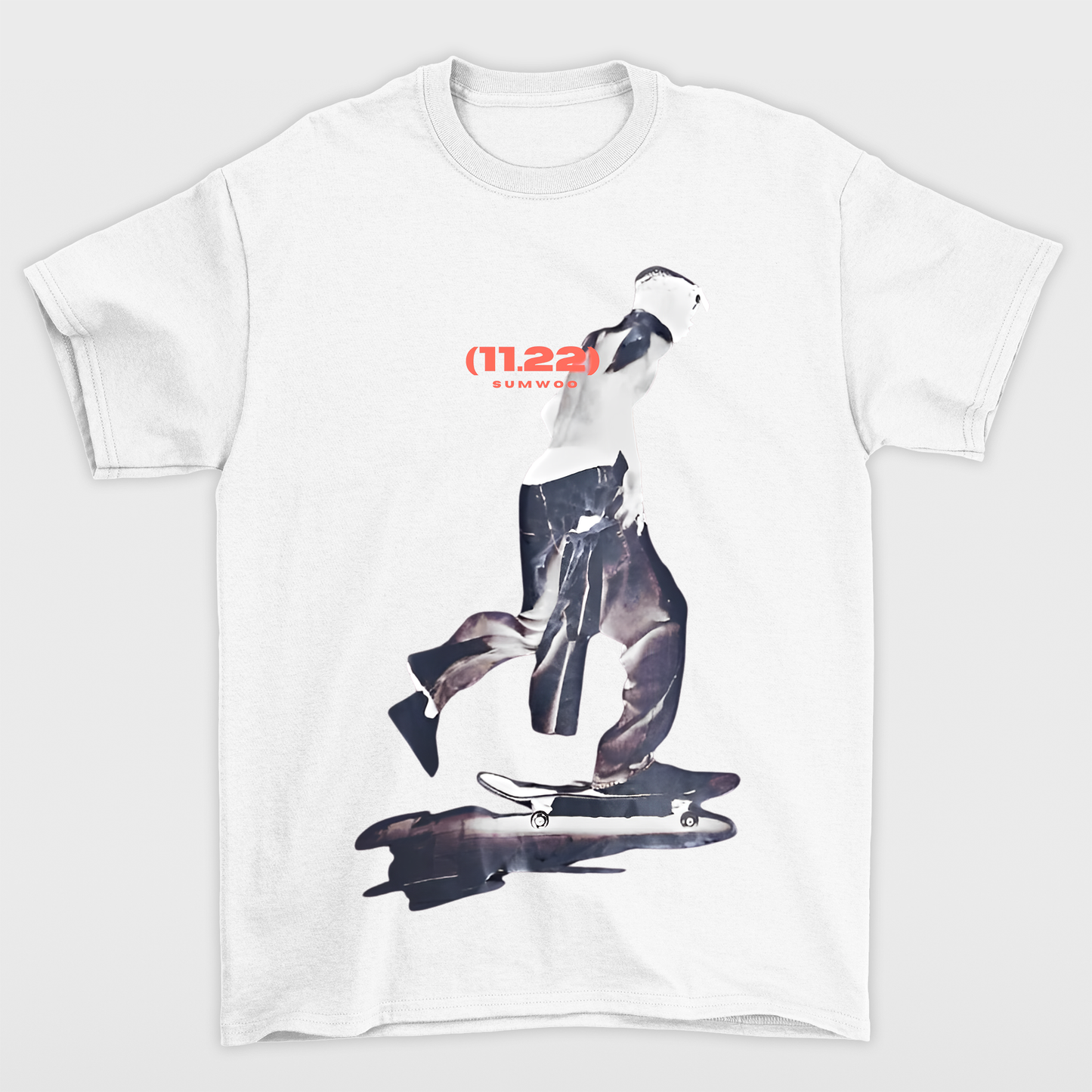 Camiseta Básica Unissex Com Estampa Homem Andando De Skate- Branco