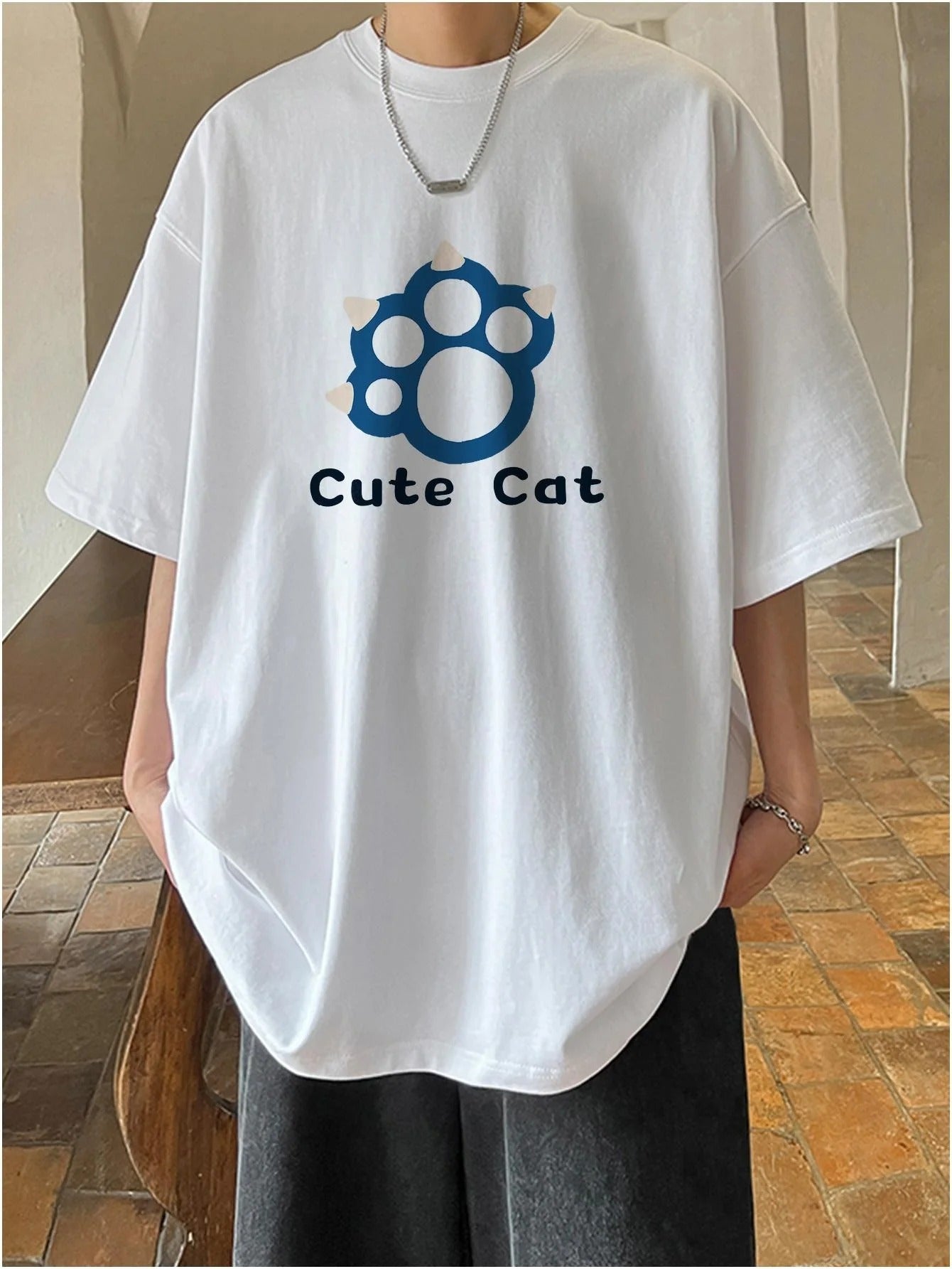 Camiseta Básica Unissex Com Estampa Pata De Gatinho