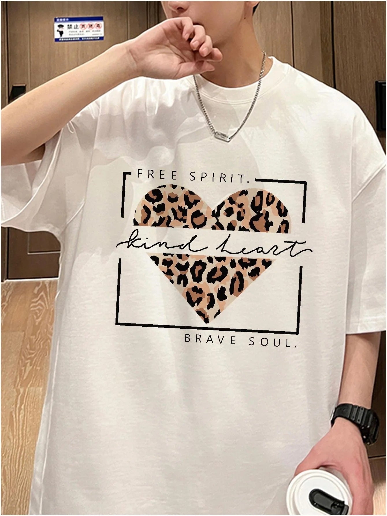 Camiseta Básica Com Estampa Coração Leopardo