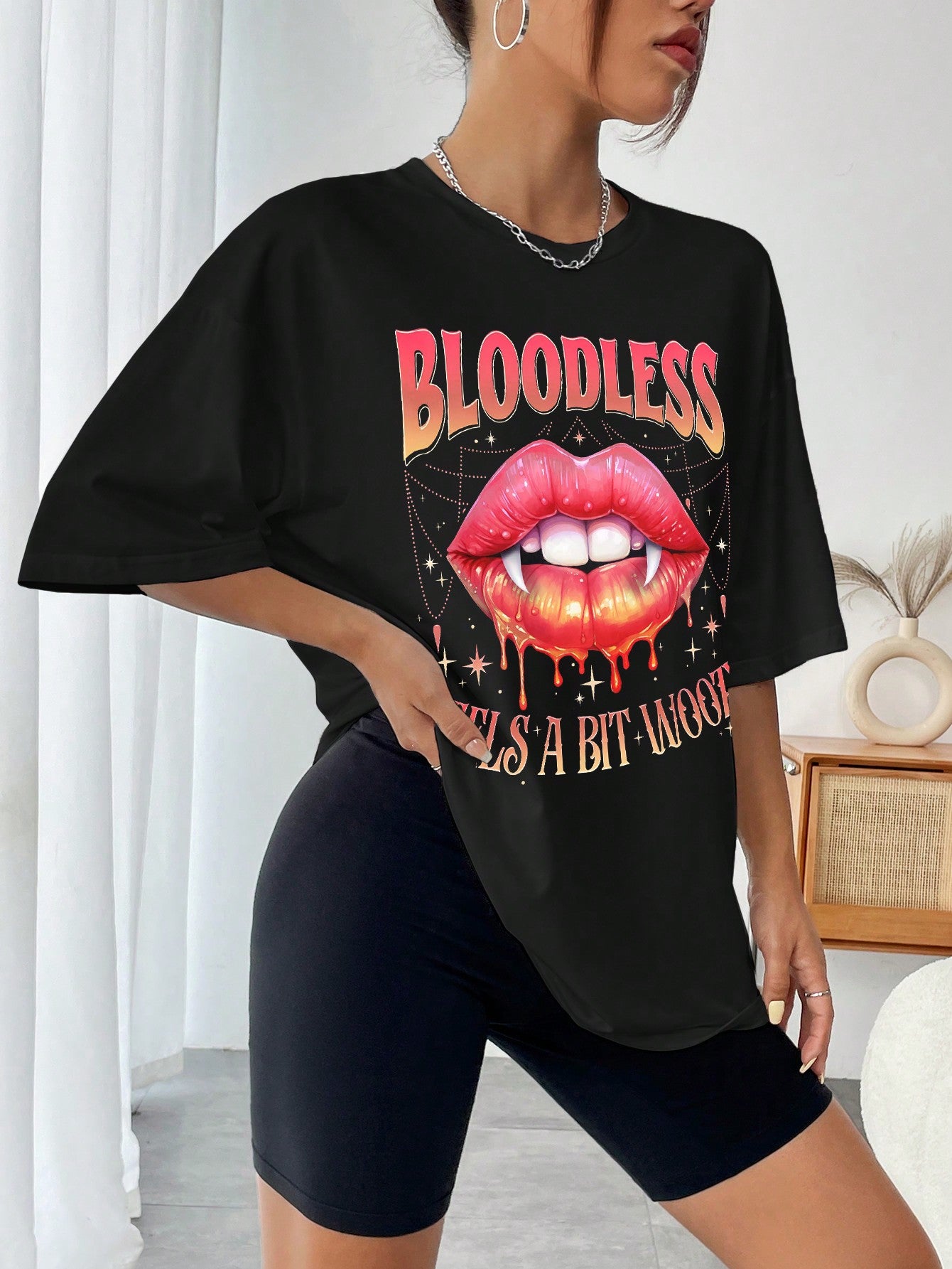 Camiseta Básica Feminina Com Estampa Dentes De Vampiro