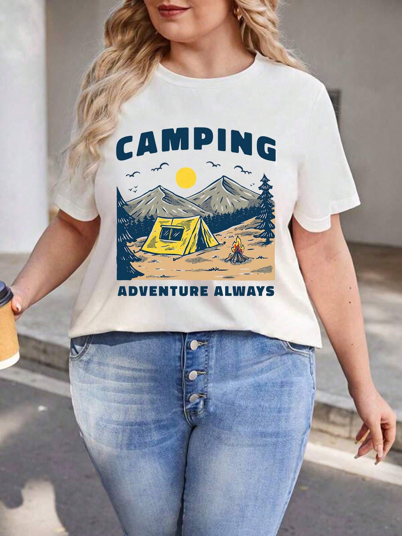 Camiseta Básica Feminina Com Estampa Acampamento Nas Montanhas