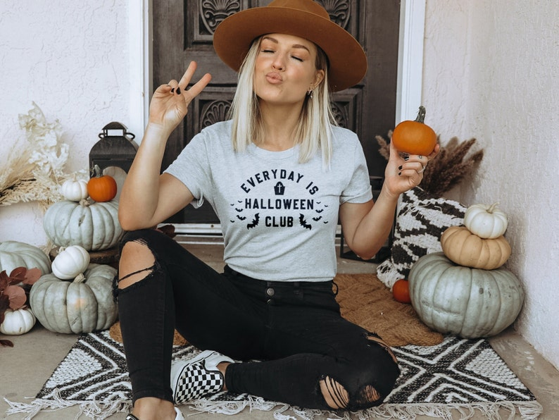 Camiseta Básica Com Estampa Morcegos Halloween