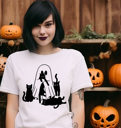 Camiseta Básica Com Estampa Fantasma e Gatinho Preto