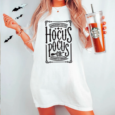 Camiseta Básica Com Estampa Hocus Pocus Vassoura