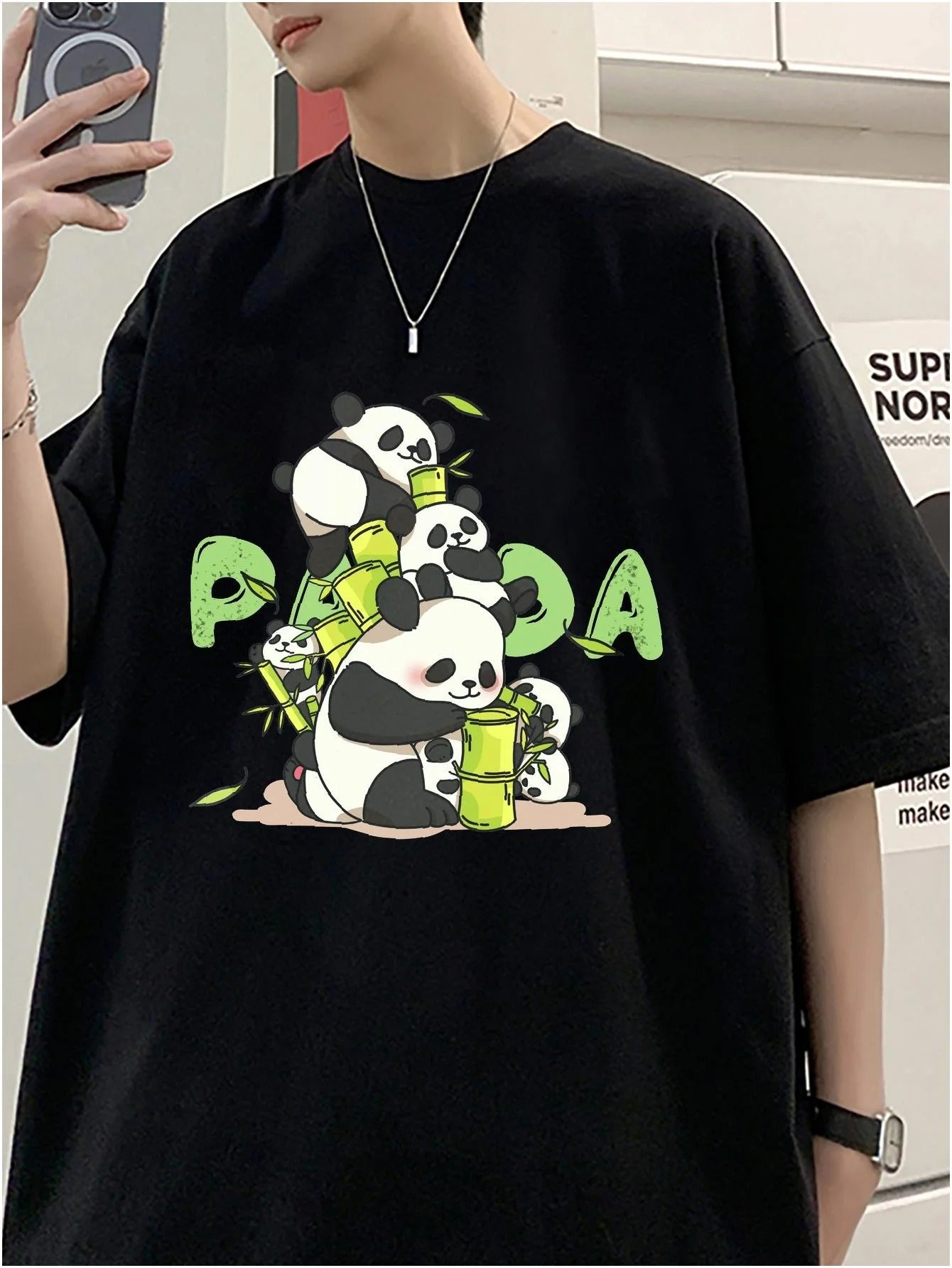 Camiseta Básica Unissex Com Estampa Família De Panda Comendo Bambu