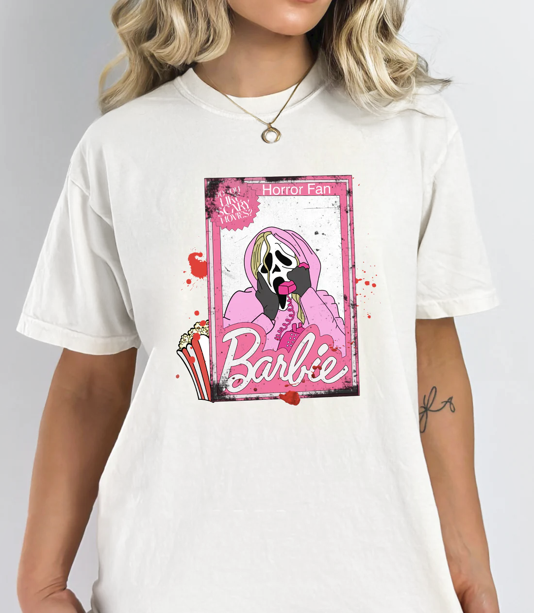 Camiseta Básica Halloween Barbie Scary Movie