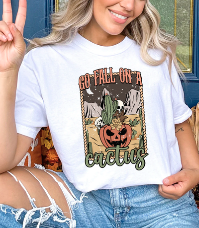 Camiseta Básica Halloween Go Fall On A Cactus