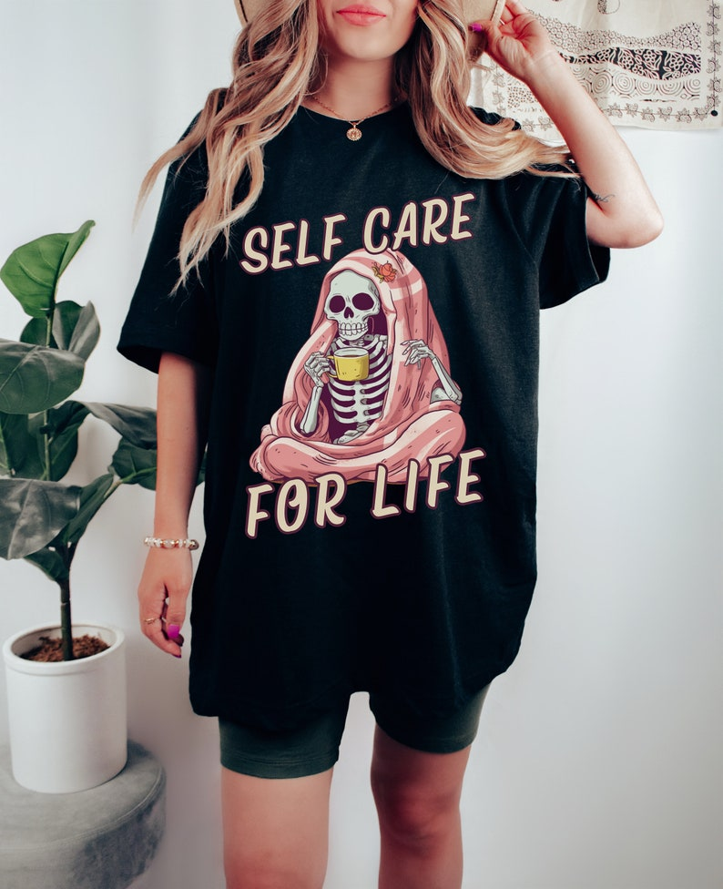Camiseta Básica Halloween Self Care For Life