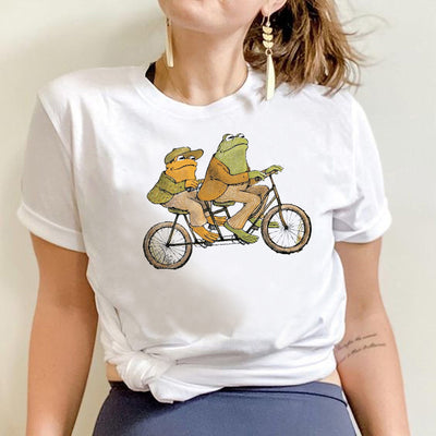 Camiseta Básica Sapos Andando Biciclileta