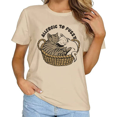 Camiseta Básica Feminina Com Estampa Gatinhos Abraçados