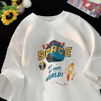 Camiseta Básica Com Estampa Foguete Espacial