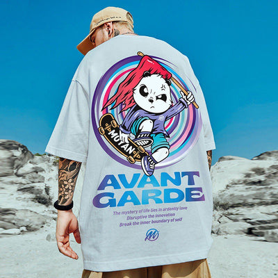 CAmiseta Básica Com Estampa Panda Skate Segurando Bandeira